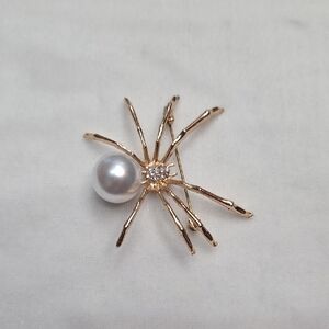 Women's Gold Tone Pearl Spider Brooch Retro Style Pin Rhinestones Elegant